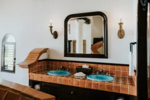 two sinks and a mirror in a bathroom